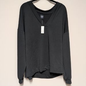 NWT GAP Blackl V-Neck Pullover